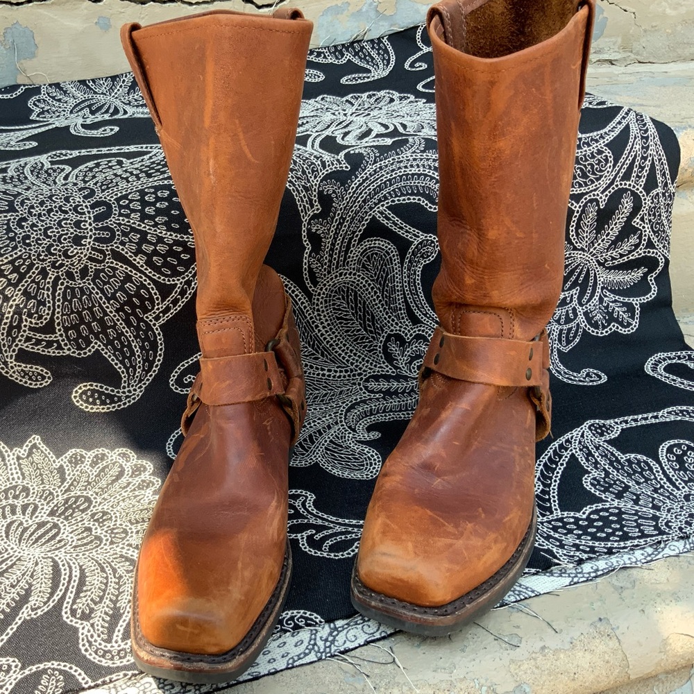 Frye Women’s 12r harness boot Cognac washed oil vintage size 9.5